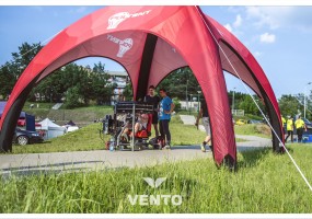 VENTO Zelt bei einem Event im Park